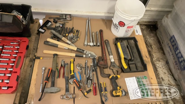 Tools and support items
